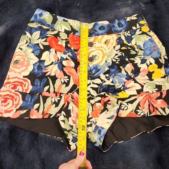 Beautiful floral high waist button fly shorts with ruffled edge detail size S! - Picture 10 of 12